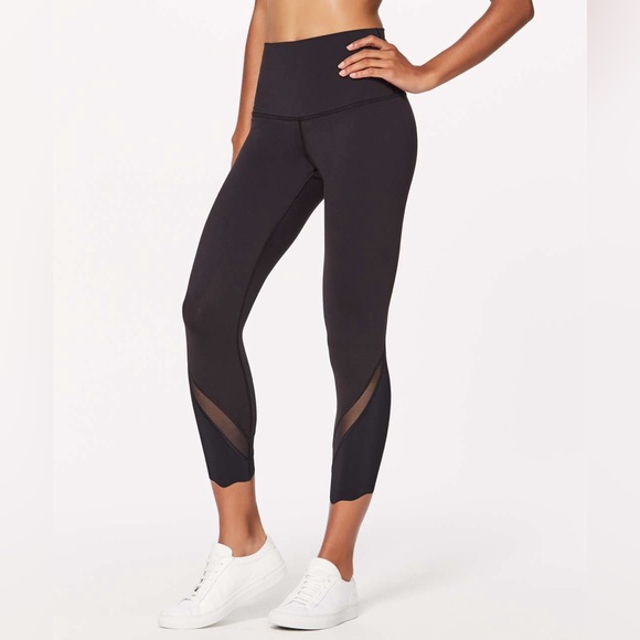 Lululemon Wunder Under Scalloped Hem Leggings Tights 23” Size 4 Black Fold Waist - Picture 2 of 5